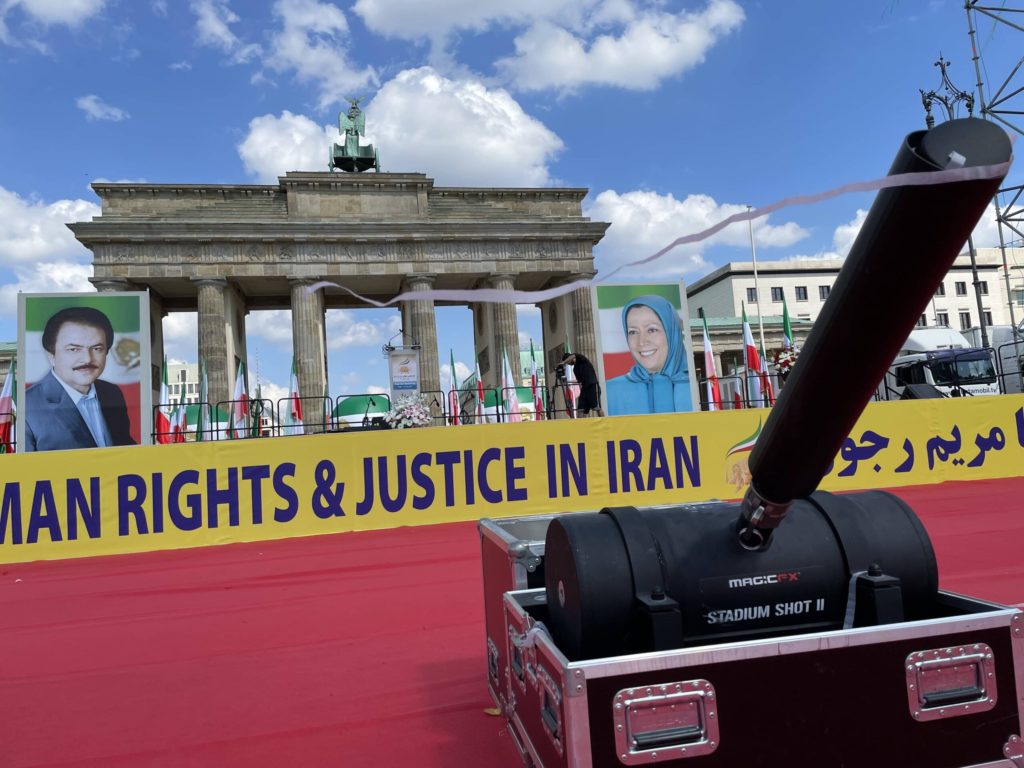 Magic FX Stadium Shot II vor dem Brandenburger Tor