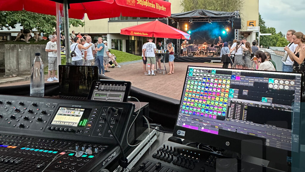 FOH eines Outdoorevents, Veranstaltungstechnik von BLM Media