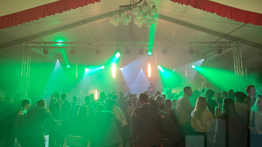 Zeltfest mit Bühne, Licht und Beschallung von BLM Media