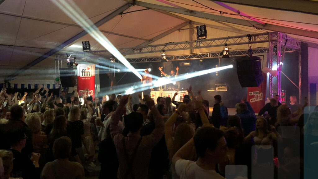 Zeltfest mit Bühne, Licht und Beschallung von BLM Media