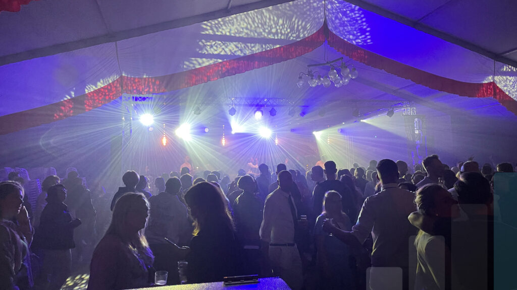 Zeltfest mit Bühne, Licht und Beschallung von BLM Media