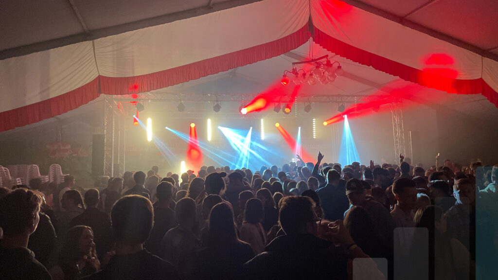 Zeltfest mit Bühne, Licht und Beschallung von BLM Media