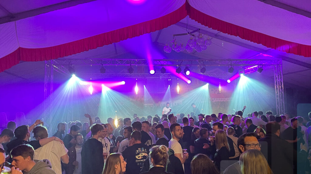 Zeltfest mit Bühne, Licht und Beschallung von BLM Media