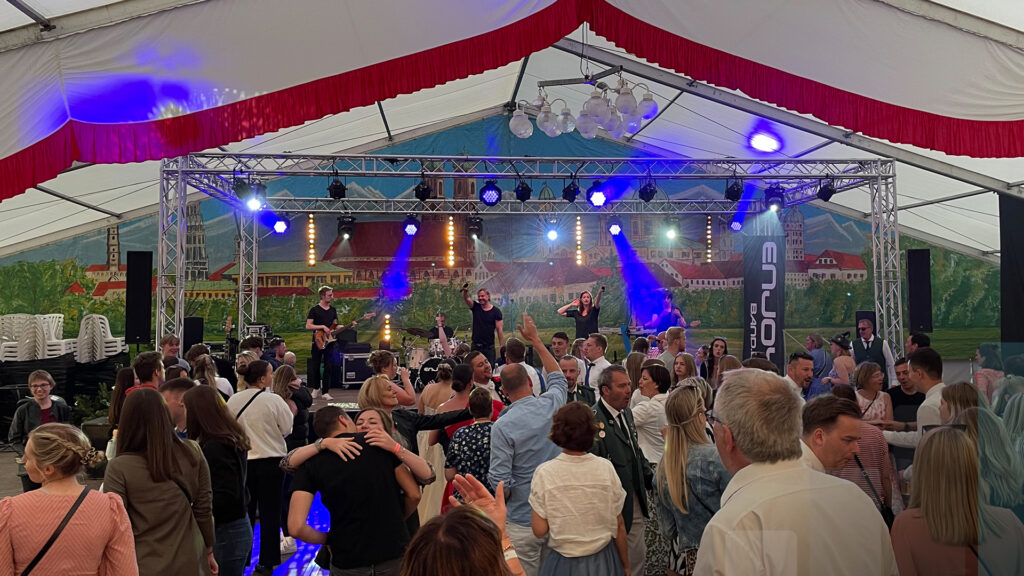 Zeltfest mit Bühne, Licht und Beschallung von BLM Media