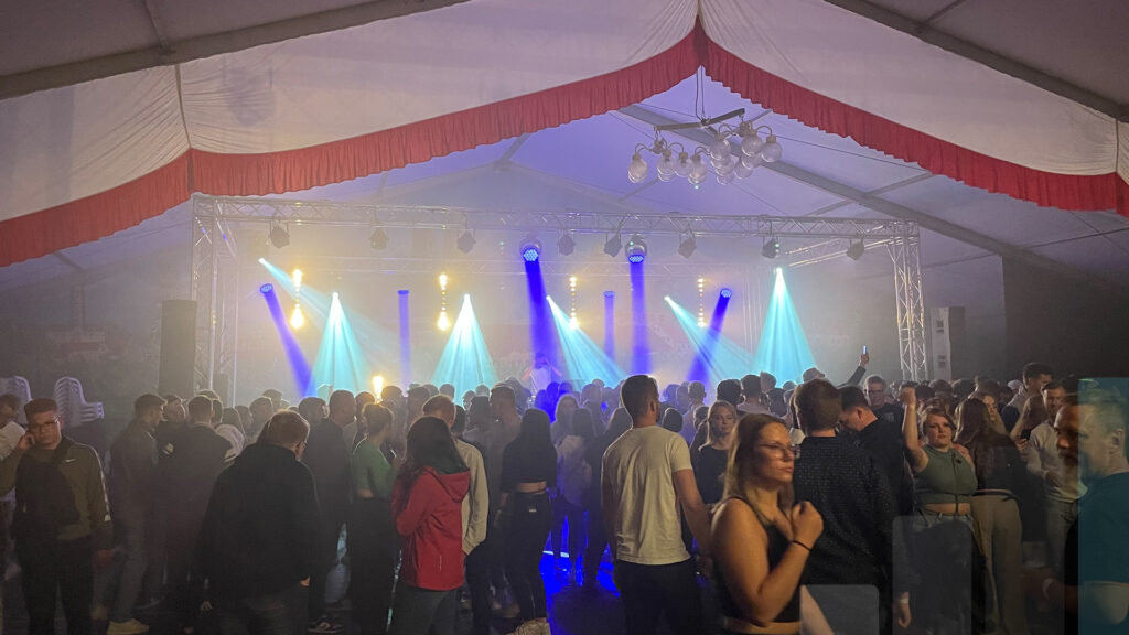 Zeltfest mit Bühne, Licht und Beschallung von BLM Media
