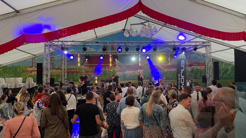 Vereinsfest im Festzelt mit Bühne, Licht und Beschallung von BLM Media