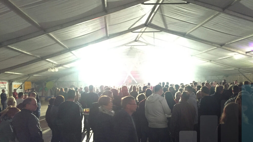 Vereinsfest im Festzelt mit Bühne, Licht und Beschallung von BLM Media