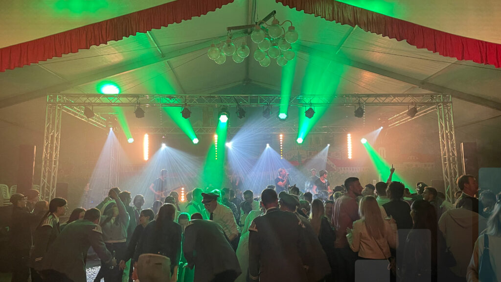 Vereinsfest im Festzelt mit Bühne, Licht und Beschallung von BLM Media