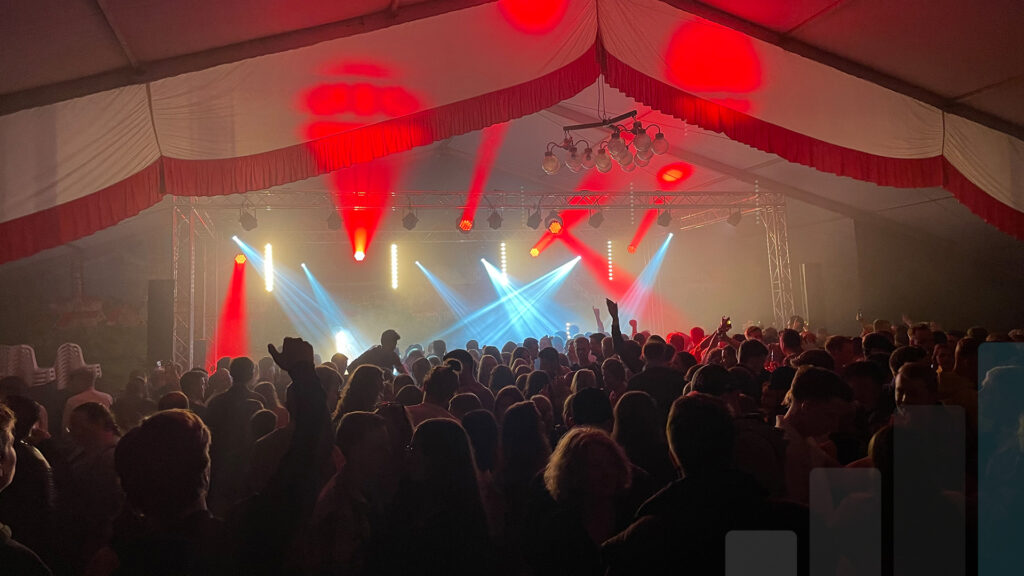 Zeltfest mit Bühne, Licht und Beschallung von BLM Media