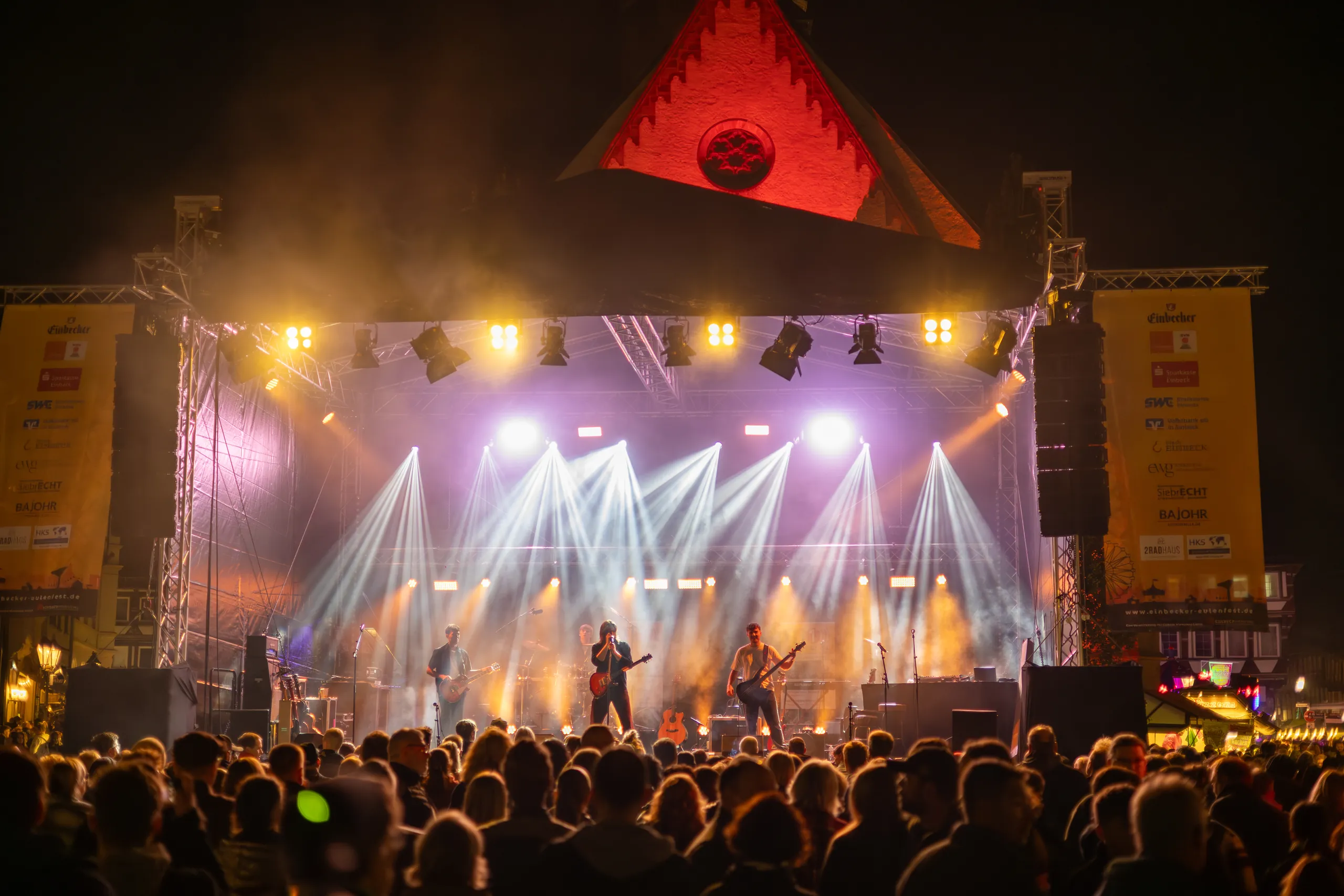 Einbecker Eulenfest 2025: MainStage am Marktplatz vor vollem Platz