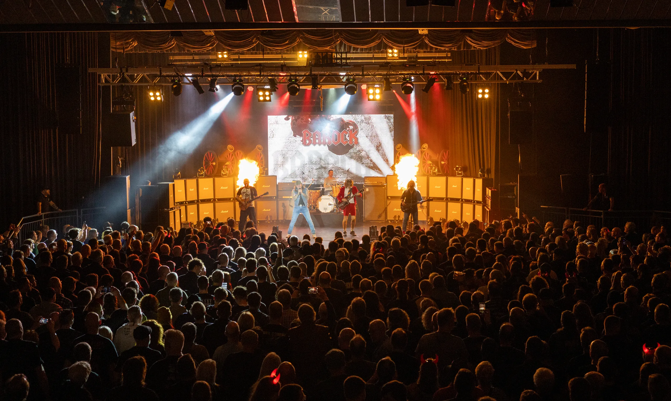 Barock 2026: Flammeneffekte auf der Bühne der Stadthalle Beverungen