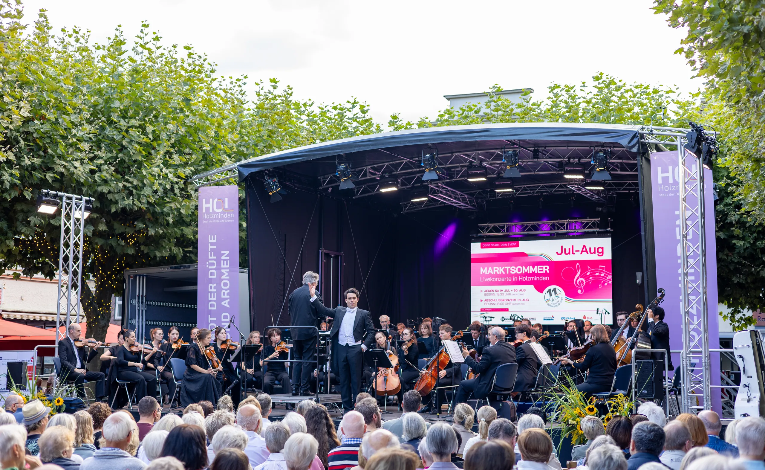 Marktsommer-Finale Holzminden: Orchester auf der Open-Air-Bühne