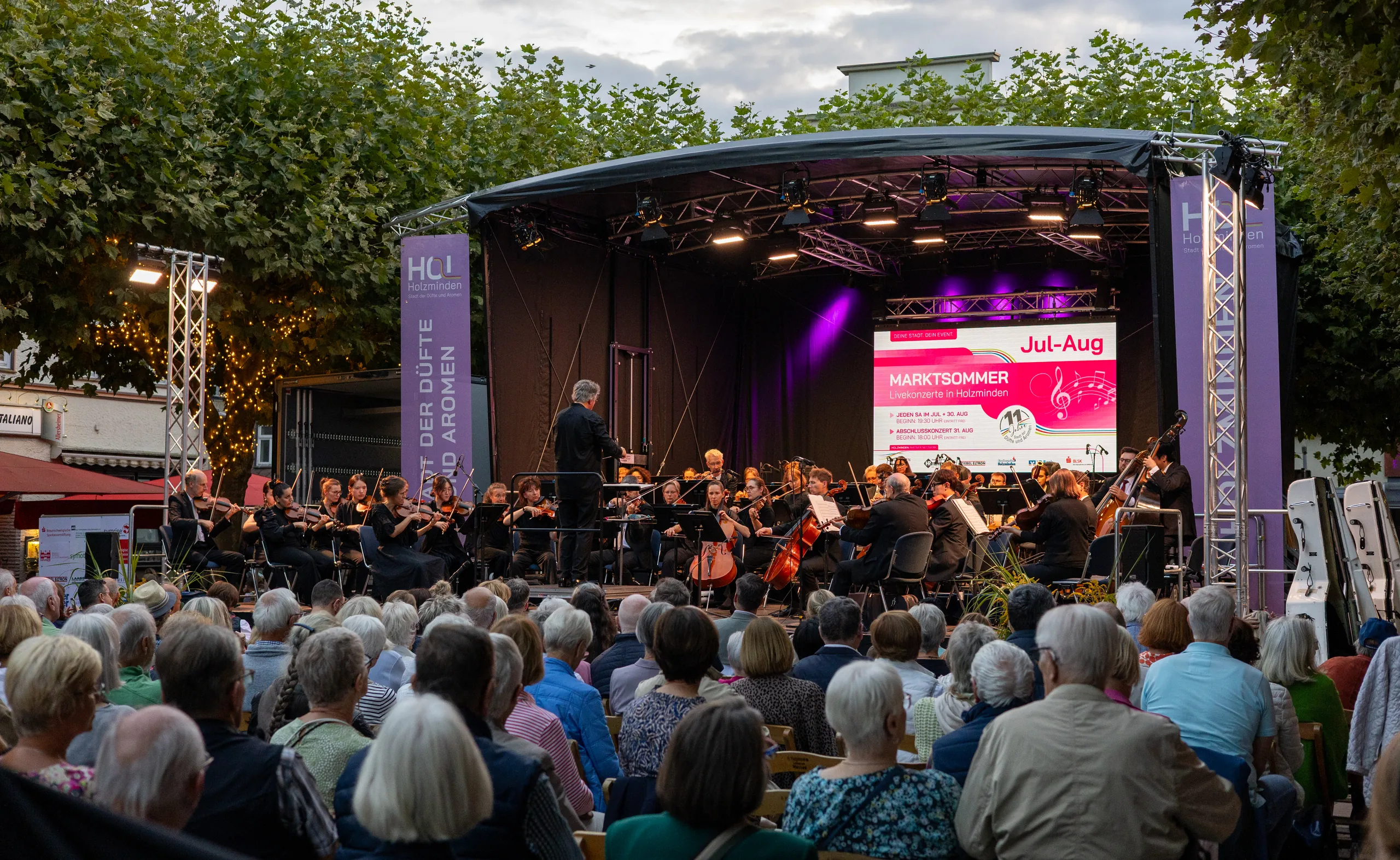 smartStage 51 mit Orchester beim Marktsommer-Finale in Holzminden