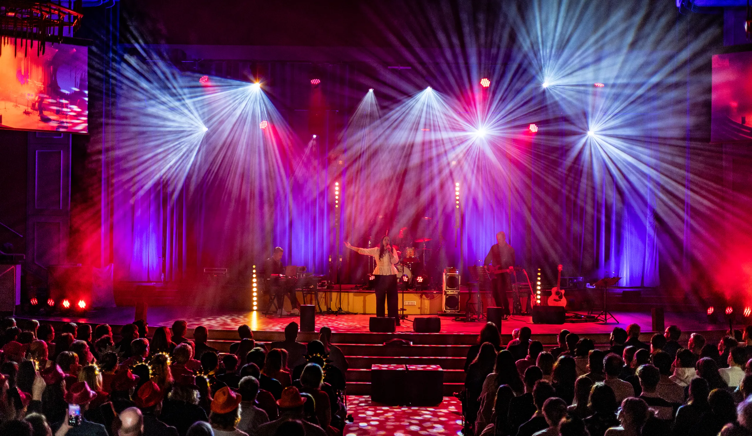 Vocal Hero 2026: Bühne mit Lichtstrahlen
